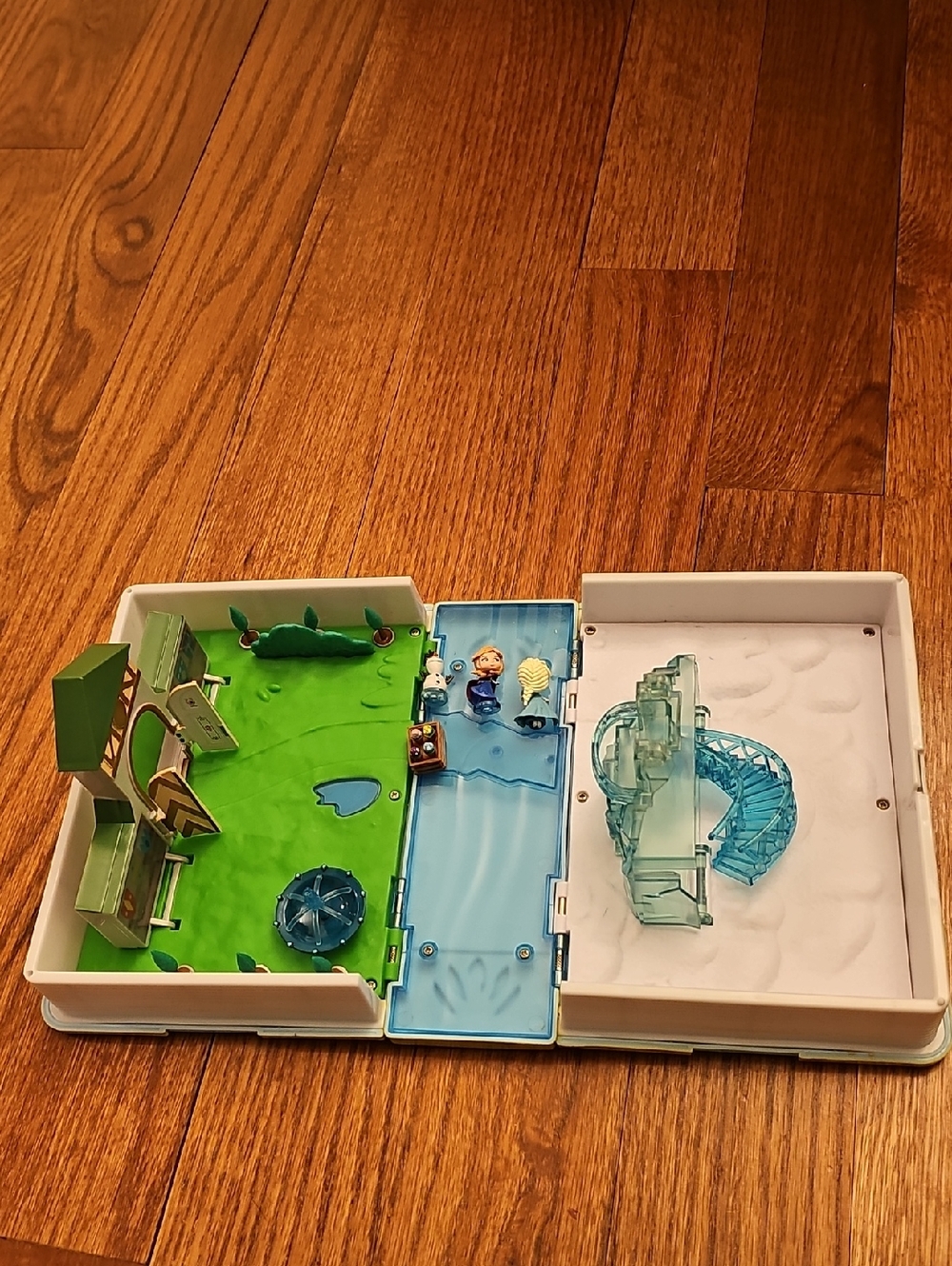 Disney Frozen Fold-Out Playset with Blue Ice Slide and Green Park